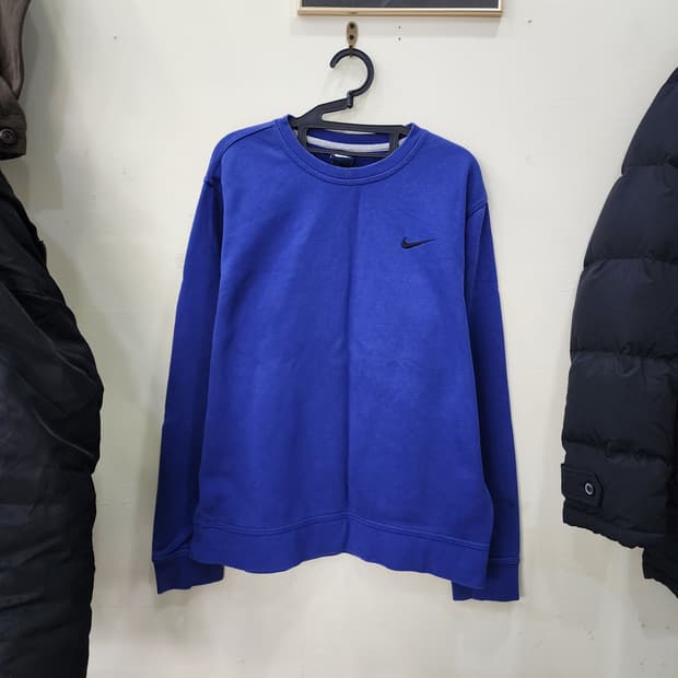 나이키 블루 미니 스우시 기모 맨투맨