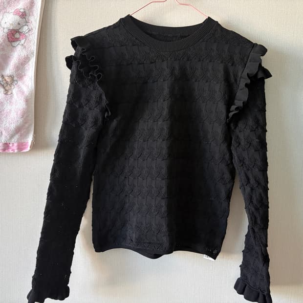 프릴디테일 블랙니트