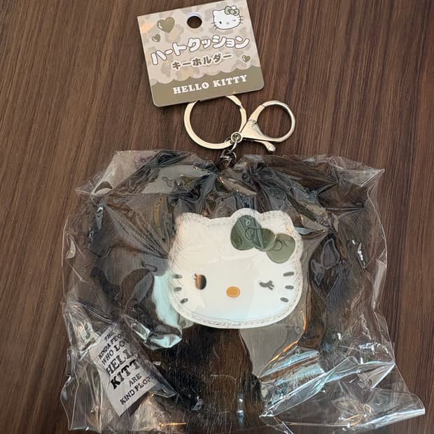 헬로키티 레오파드 하트퍼 키링 말차