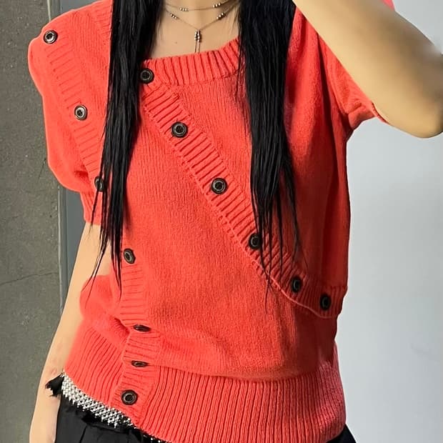 비비안웨스트우드 멀티 버튼 니트 탑