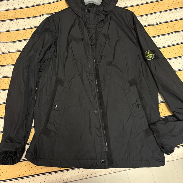 25ss 스톤아일랜드 크링클랩스 바람막이 xl