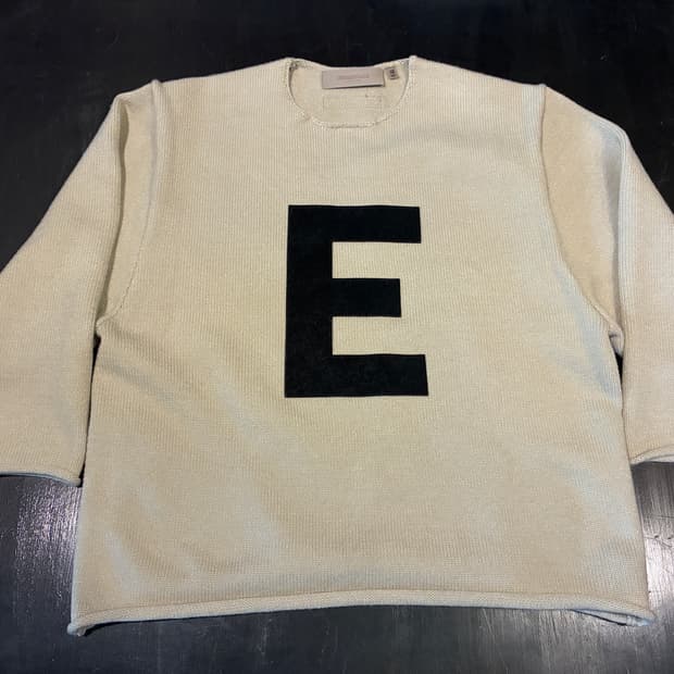 10) 피어 오브 갓 에센셜 빅E 니트 스웨터 위트