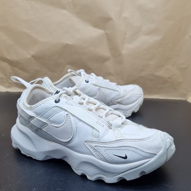 나이키 TC7900  여성운동화240 