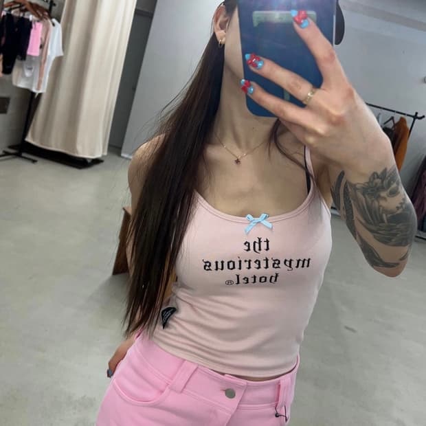 더미스테리어스호텔 레터링 나시