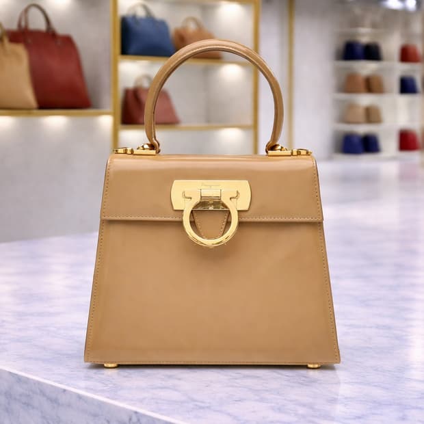 [A급] 페라가모 아이코닉 탑핸들 카프 가죽 스몰 베이지 판매합니다!!!