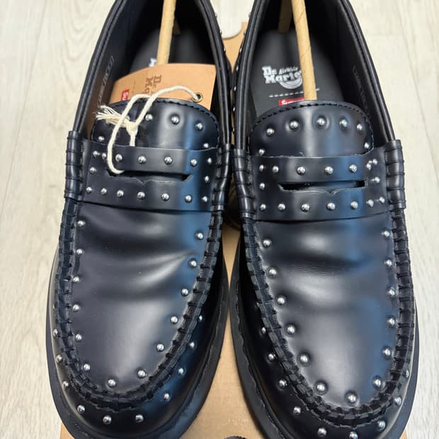 닥터마틴 x 슈프림 스터드 펜톤 로퍼 블랙 260(UK7)