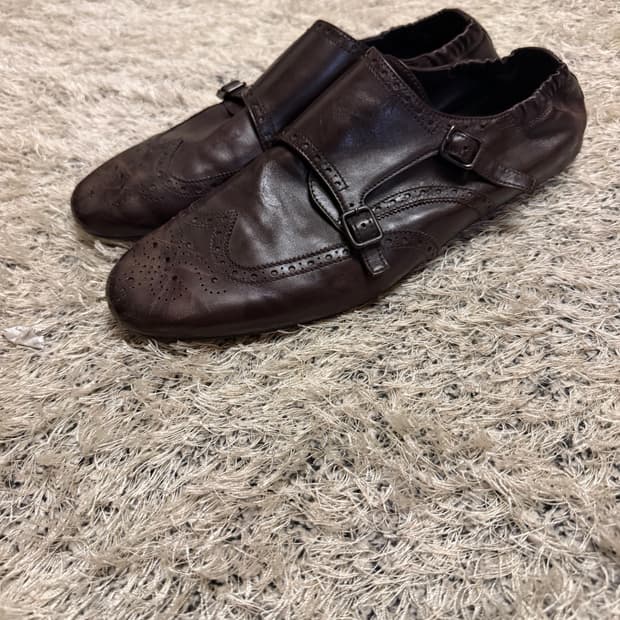 프라다 몽크 스트랩 브라운