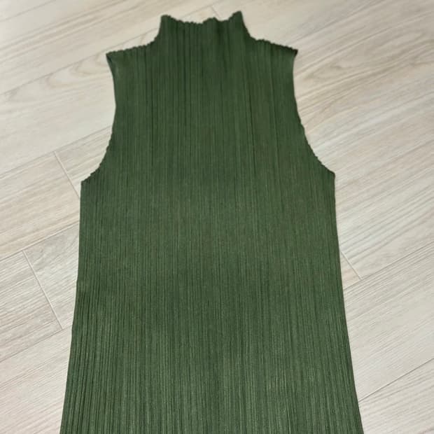 플리츠플리즈 나시탑