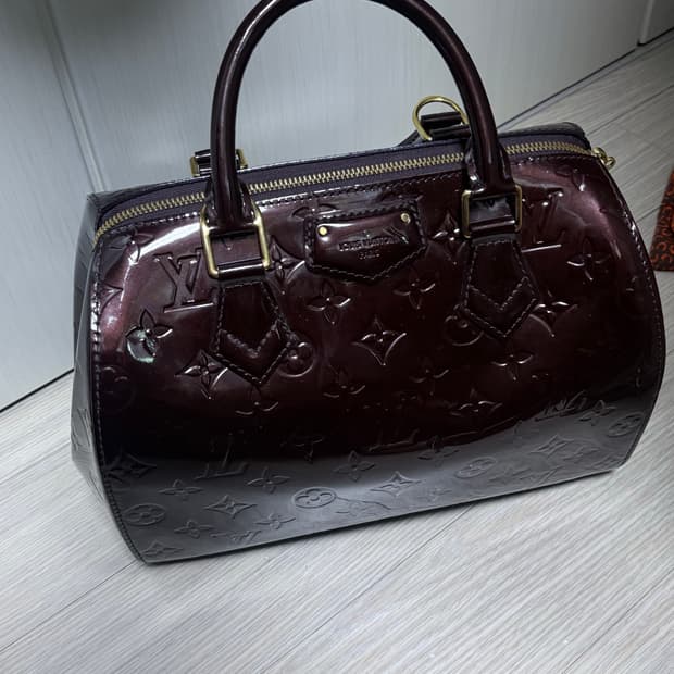 루이비통 모노그램 베르니 아마랑뜨 몬타나 토트백