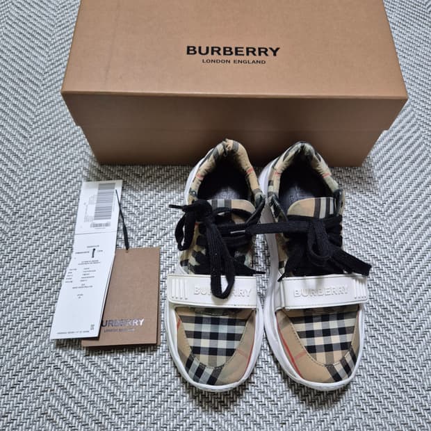 정품 백화점판 버버리 스니커즈 37 235-240