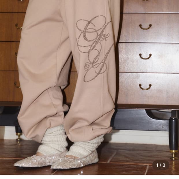 김미더영 G_LOGO HOTFIX SWEATPANTS / SAND