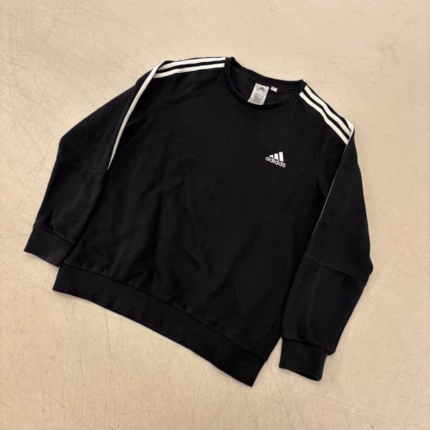 아디다스 이큅먼트 블랙 맨투맨