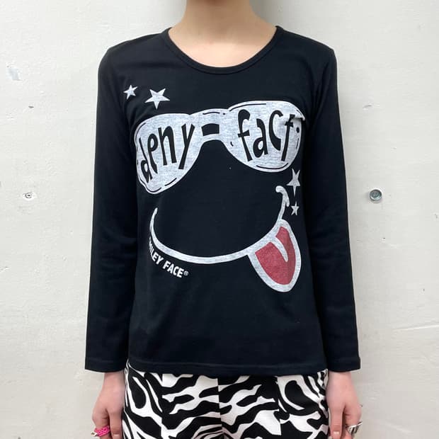 Smile Sunglasses Black Long Sleeve