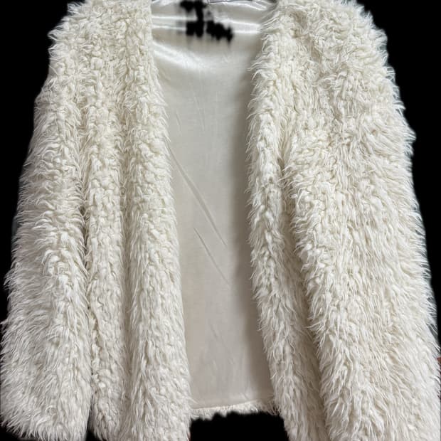 화이트 털 가디건