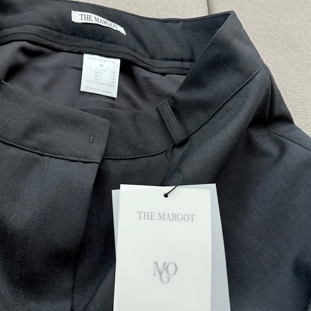 더마고 M 차콜 스커트 THE MARGOT