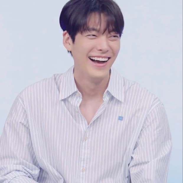 아크네스튜디오 스트라이프셔츠 S 새상품 김우빈착용