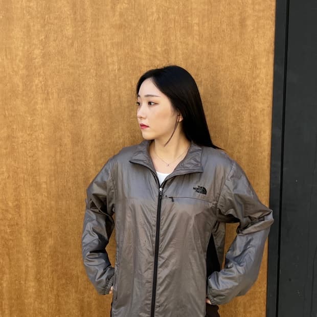 노스페이스 그레이 블랙 배색 바람막이 점퍼