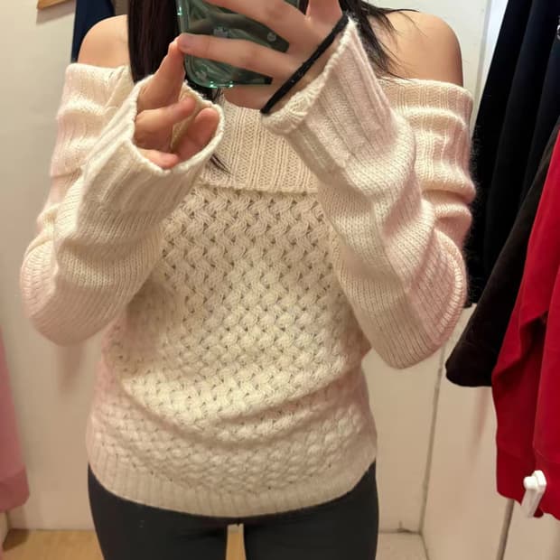 오프숄더 니트 모리걸 아이보리 패턴 단추 버튼