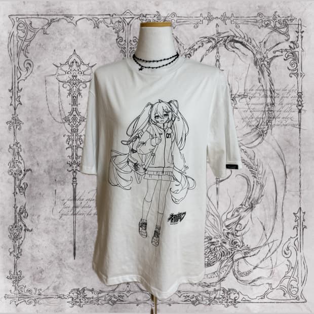 스파오 하츠네미쿠 콜라보 티셔츠