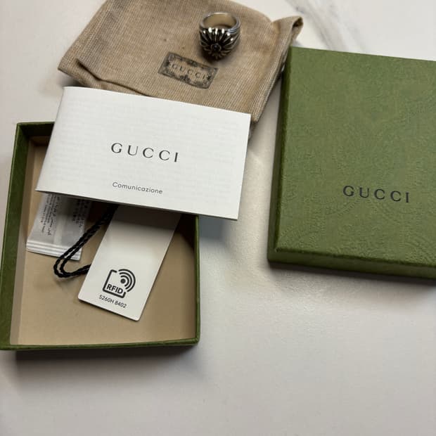 구찌 인터로킹 하트 실버링 반지 크롬하츠