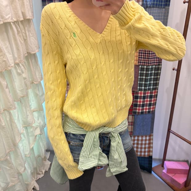 폴로 레몬 브이넥 니트