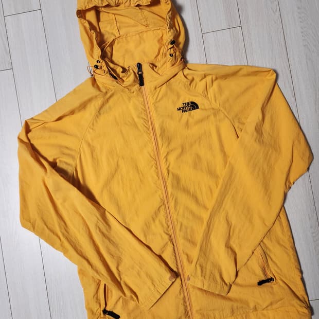 노스페이스 머스타드 옐로우 히든 후드 경량 바람막이 사이즈95m

여러 