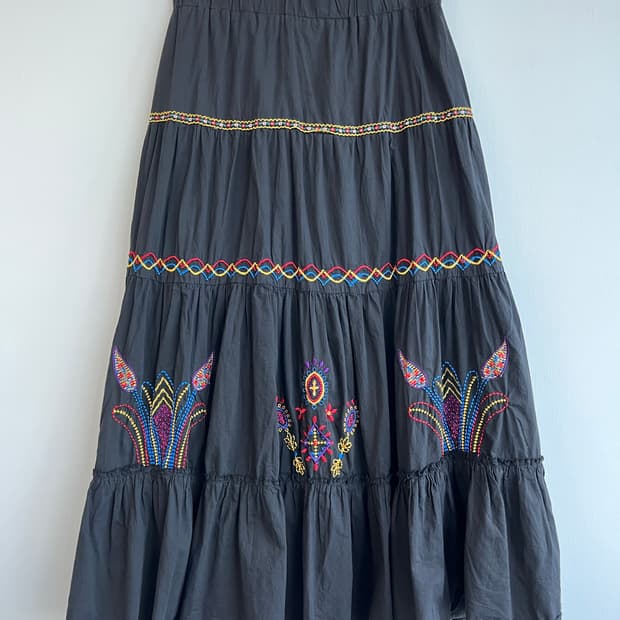 블랙 플라워 자수 롱 스커트