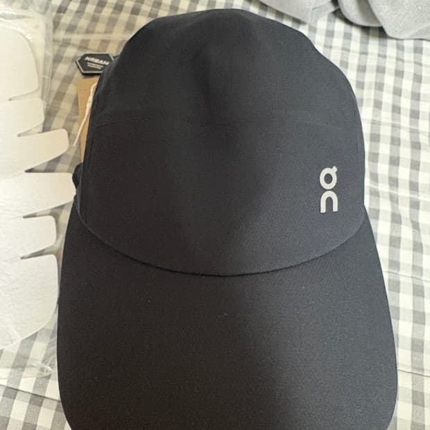 온 러닝 라이트웨이트 캡 모자 블랙 팝니다