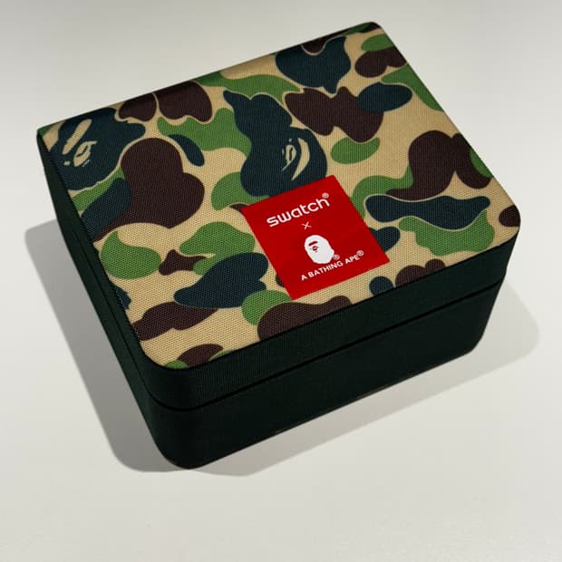 베이프 x 스와치 시계 Tokyo 에디션