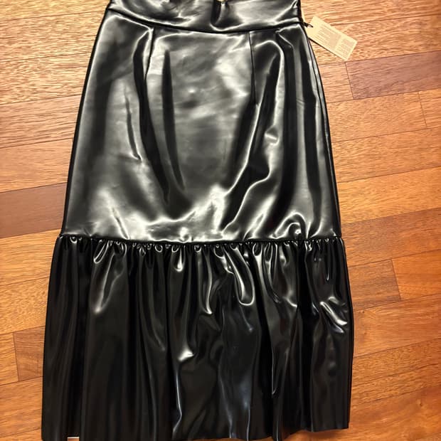 미우미우 가죽 치마
