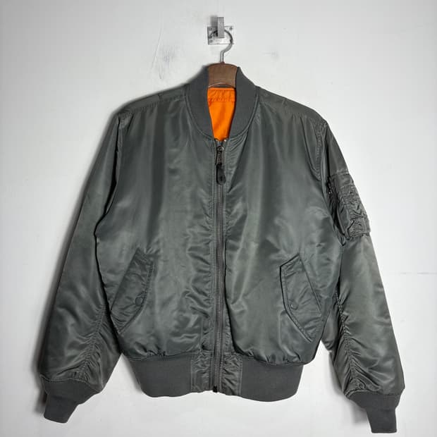 알파 인더스트리 ma-1 양면 항공점퍼 건메탈