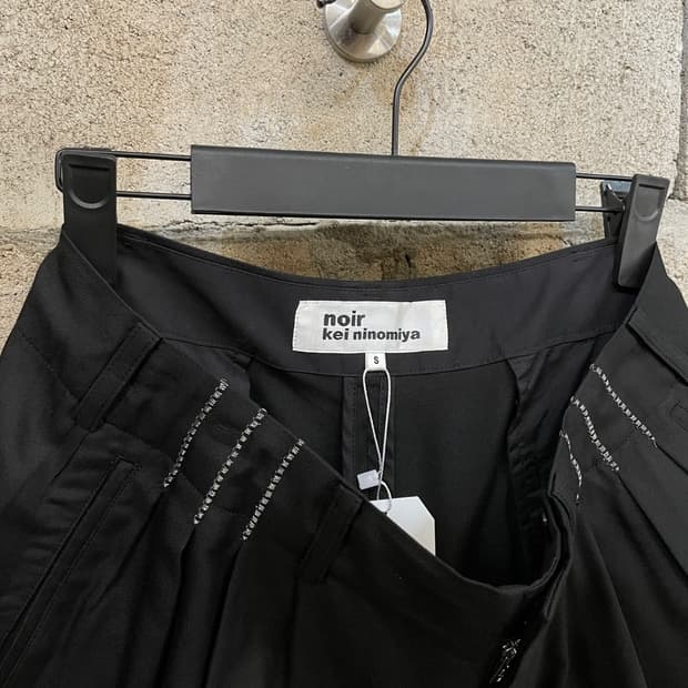 느와 케이 니노미야 실크 팬츠 