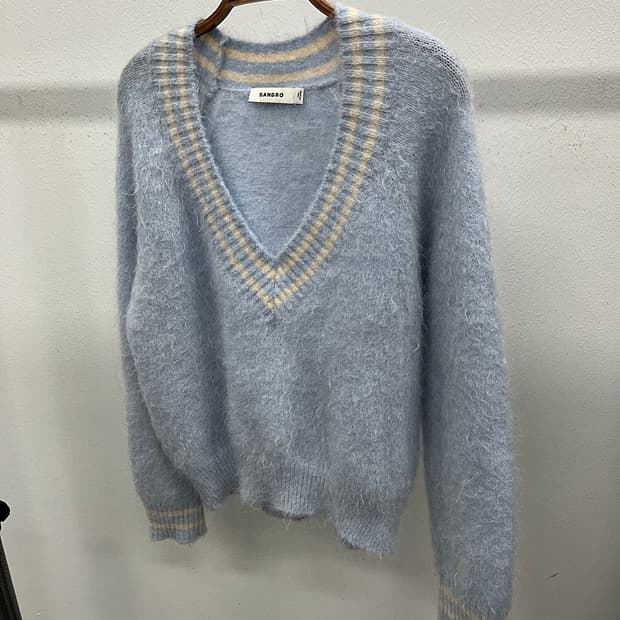 여) 산드로 부클 브이넥 니트 