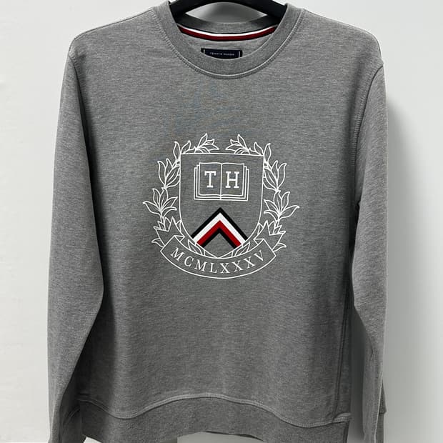 엠블럼 스웨트셔츠 