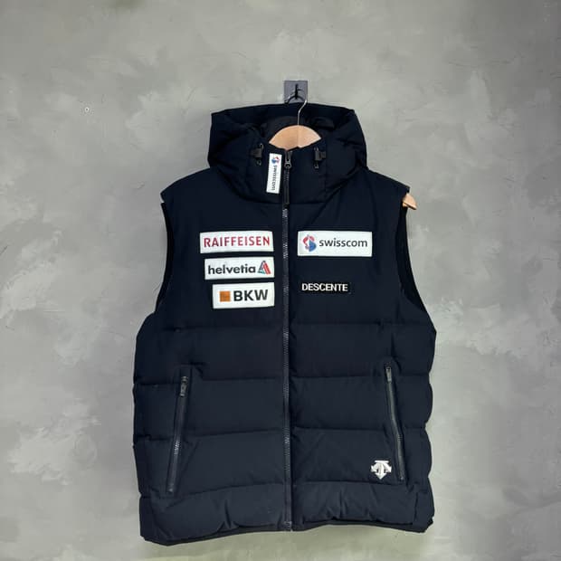 데상트 아우디 덕 다운 패딩 조끼