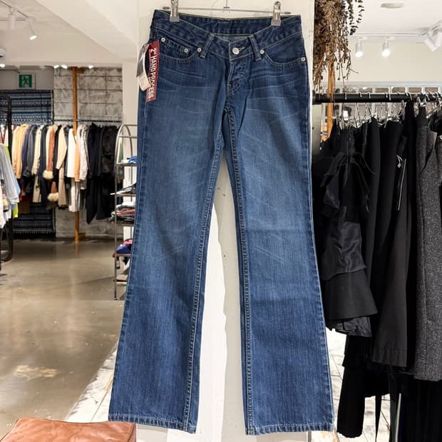 리바이스 레이디 스타일 556 로우라이즈 부츠컷 데님 팬츠