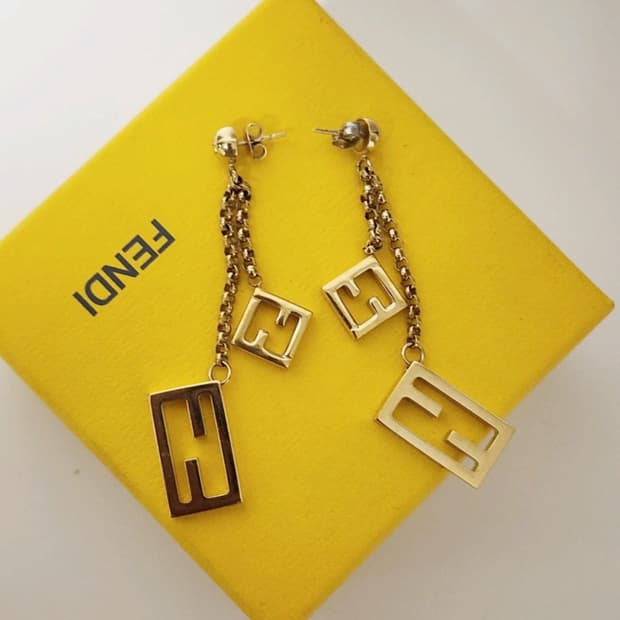 펜디 FF로고 체인 드롭 귀걸이 