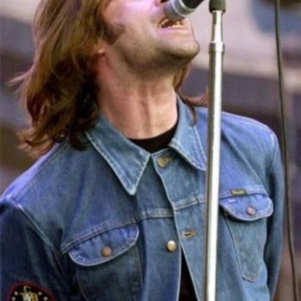 신품미사용)오아시스 리암갤러거 웸블리 2000 데님 자켓 프리티그린