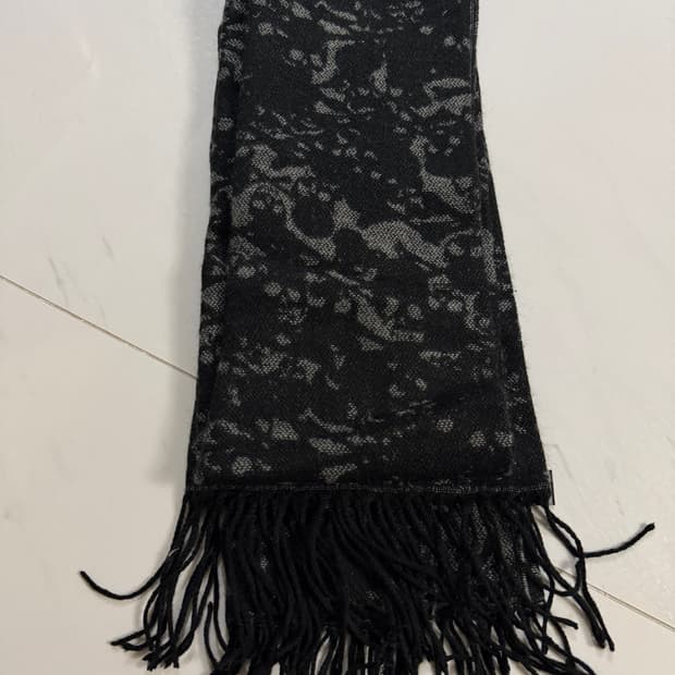 로엔 세맨틱 디자인 아크릴 머플러 