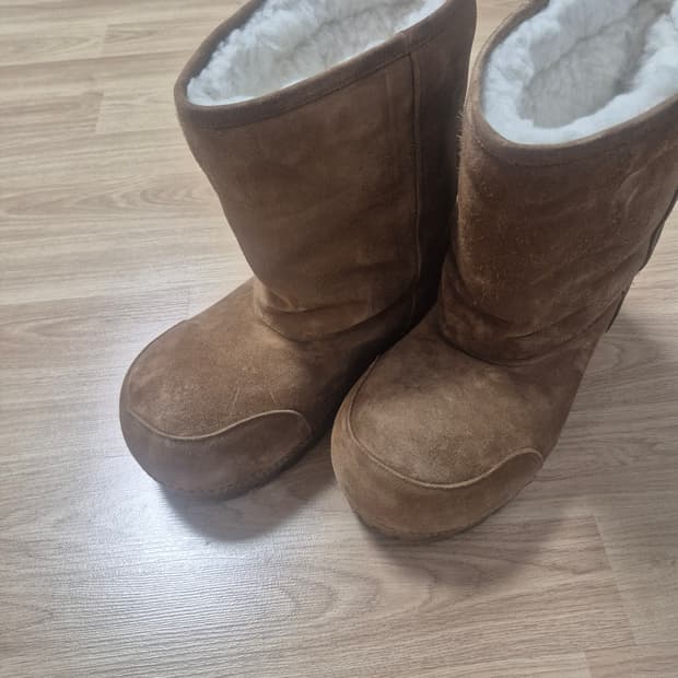 발렌시아가 알래스카 퍼부츠44