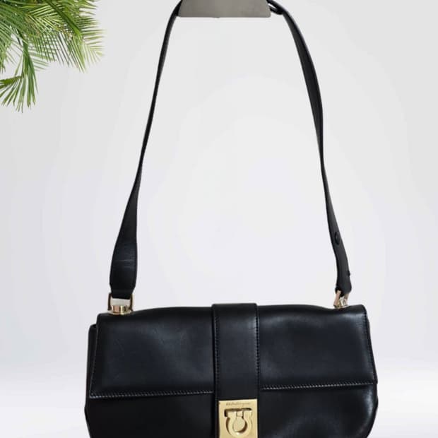 정품 블랙 페라가모 금장 미니 숄드백