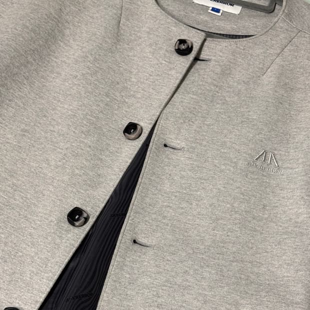 아더에러 24ss 폴리드 자켓 L 사이즈