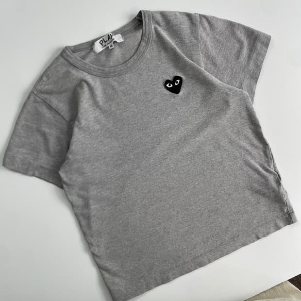 Comme des Garcons  꼼데가르송 와펜 그레이 반팔 티셔츠