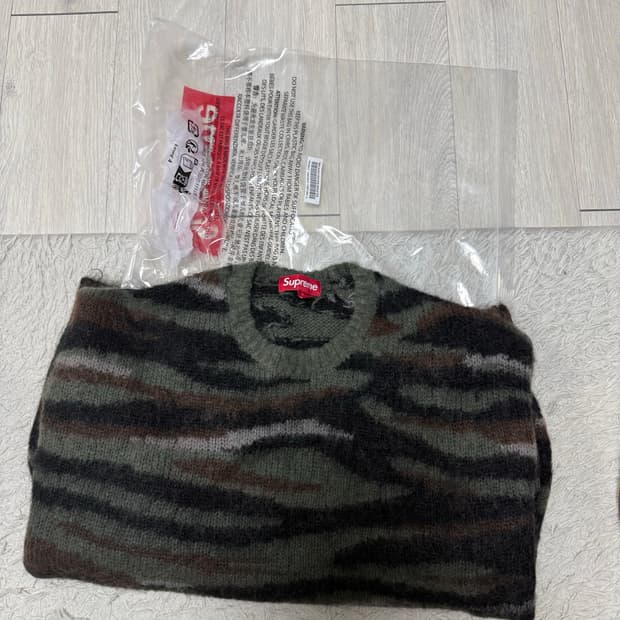 (XL) 슈프림 25fw 타이거 카모 모헤어 니트