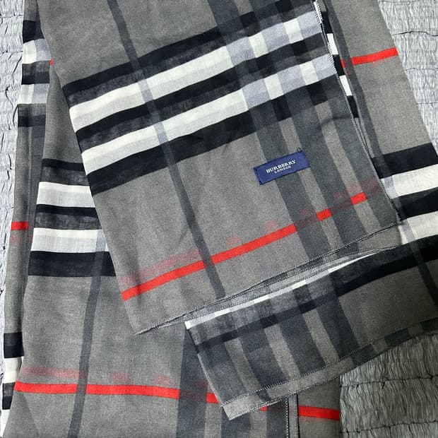 버버리 그레이 체크 머플러
