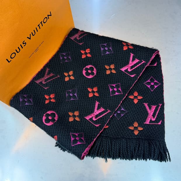 [리오브] 루이비통 모노그램 레인보우 로고마니아 머플러