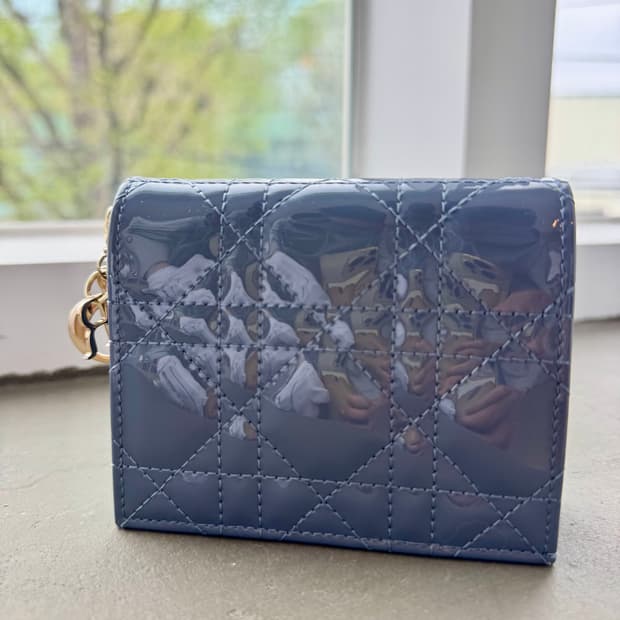 👉 정품 디올 까나쥬 페이던트 지갑 💚 새상품급 반짝이는 컨디션