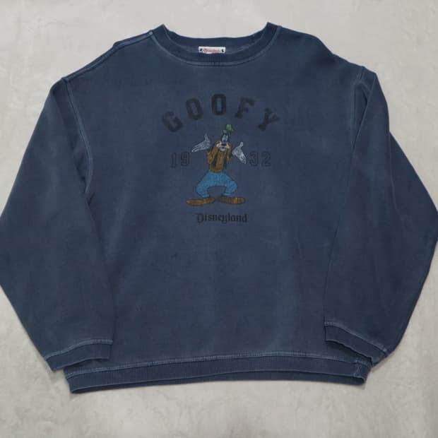 디즈니랜드 구피 스웻셔츠