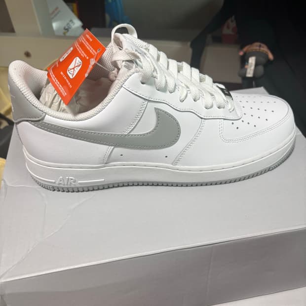 에어포스 화이트 라이트 스모키 그레이