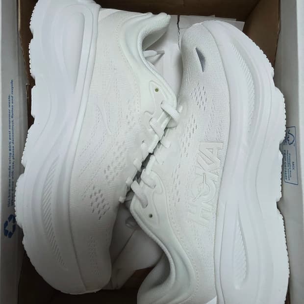 호카 본디9 올화이트 운동화 230